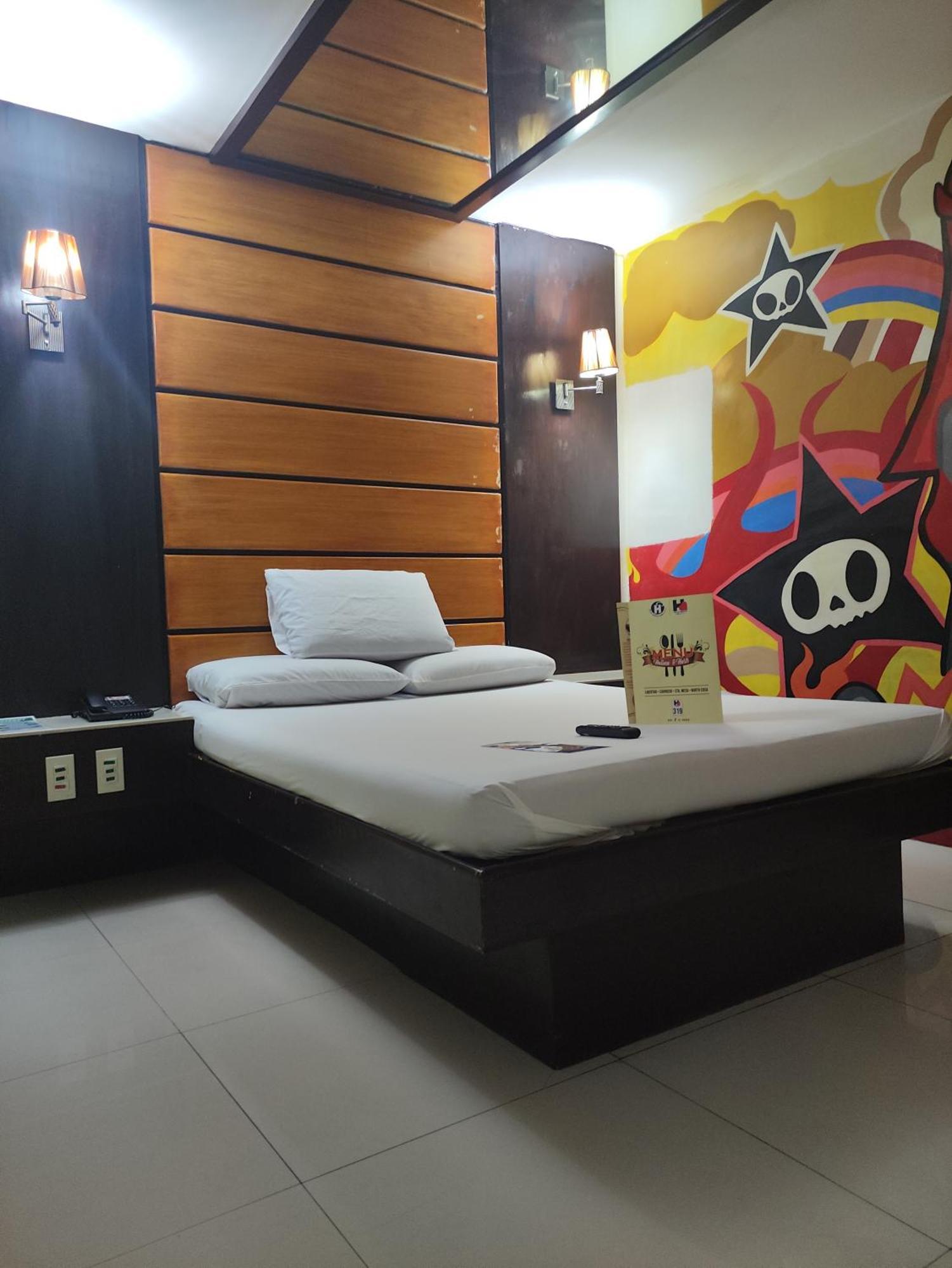 Harts Hotel-Quezon City Exteriör bild