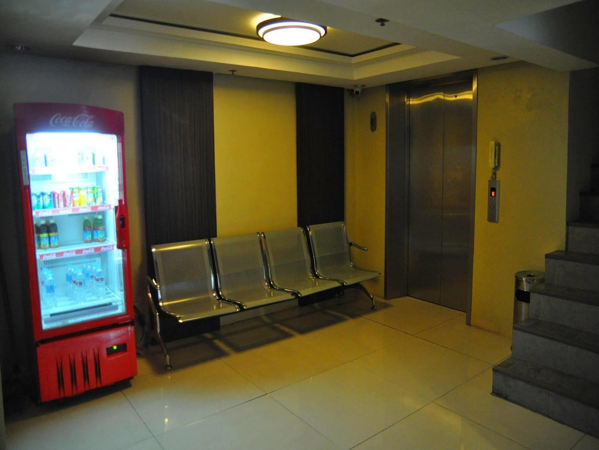 Harts Hotel-Quezon City Exteriör bild