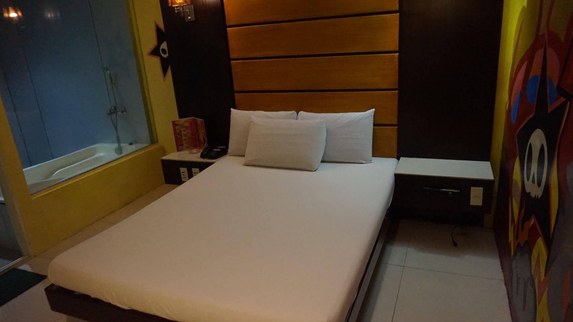 Harts Hotel-Quezon City Exteriör bild