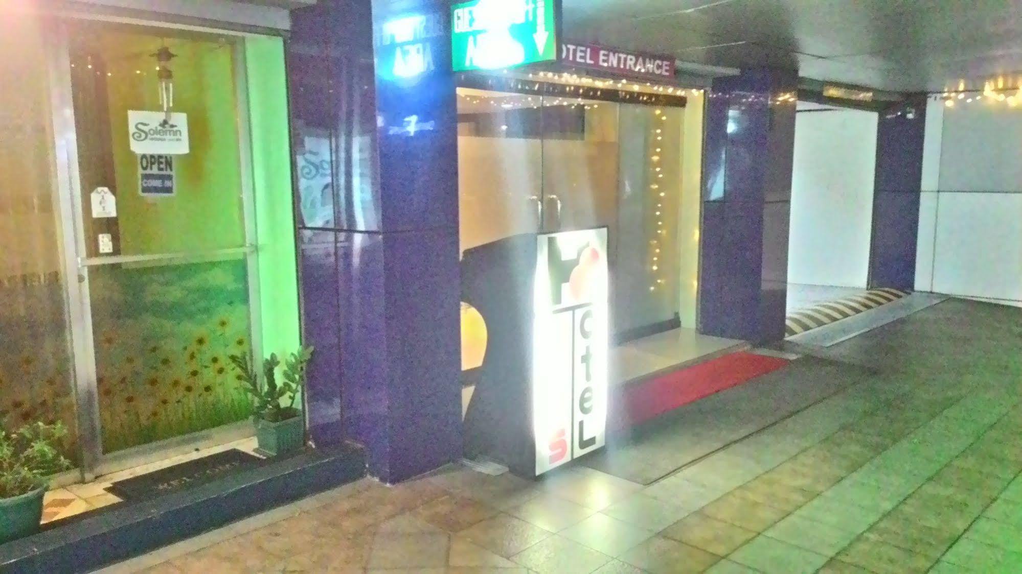 Harts Hotel-Quezon City Exteriör bild